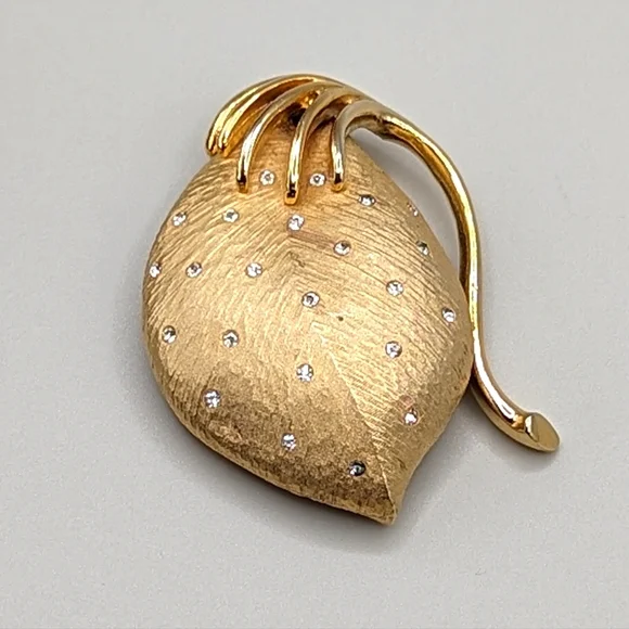 Vintage Florentine Finish Crystal Studded Strawberry Brooch - Picture 1 of 8